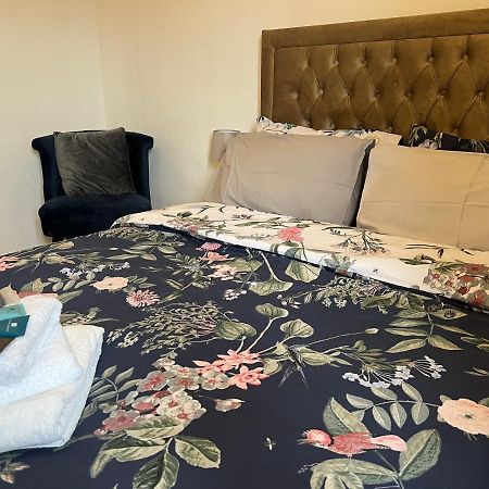 Grand Bleu - London - Next To Piccadilly Line Tube Station & Brand New Facilities Hotell Exteriör bild
