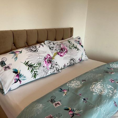 Grand Bleu - London - Next To Piccadilly Line Tube Station & Brand New Facilities Hotell Exteriör bild