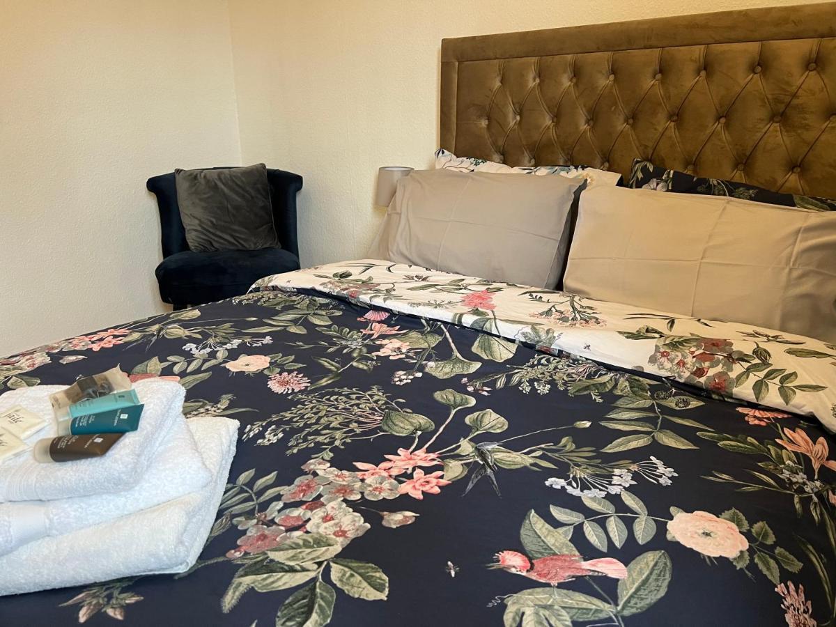 Grand Bleu - London - Next To Piccadilly Line Tube Station & Brand New Facilities Hotell Exteriör bild