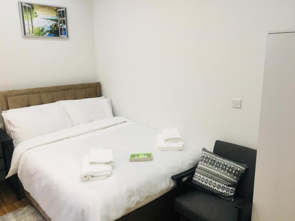 Grand Bleu - London - Next To Piccadilly Line Tube Station & Brand New Facilities Hotell Exteriör bild
