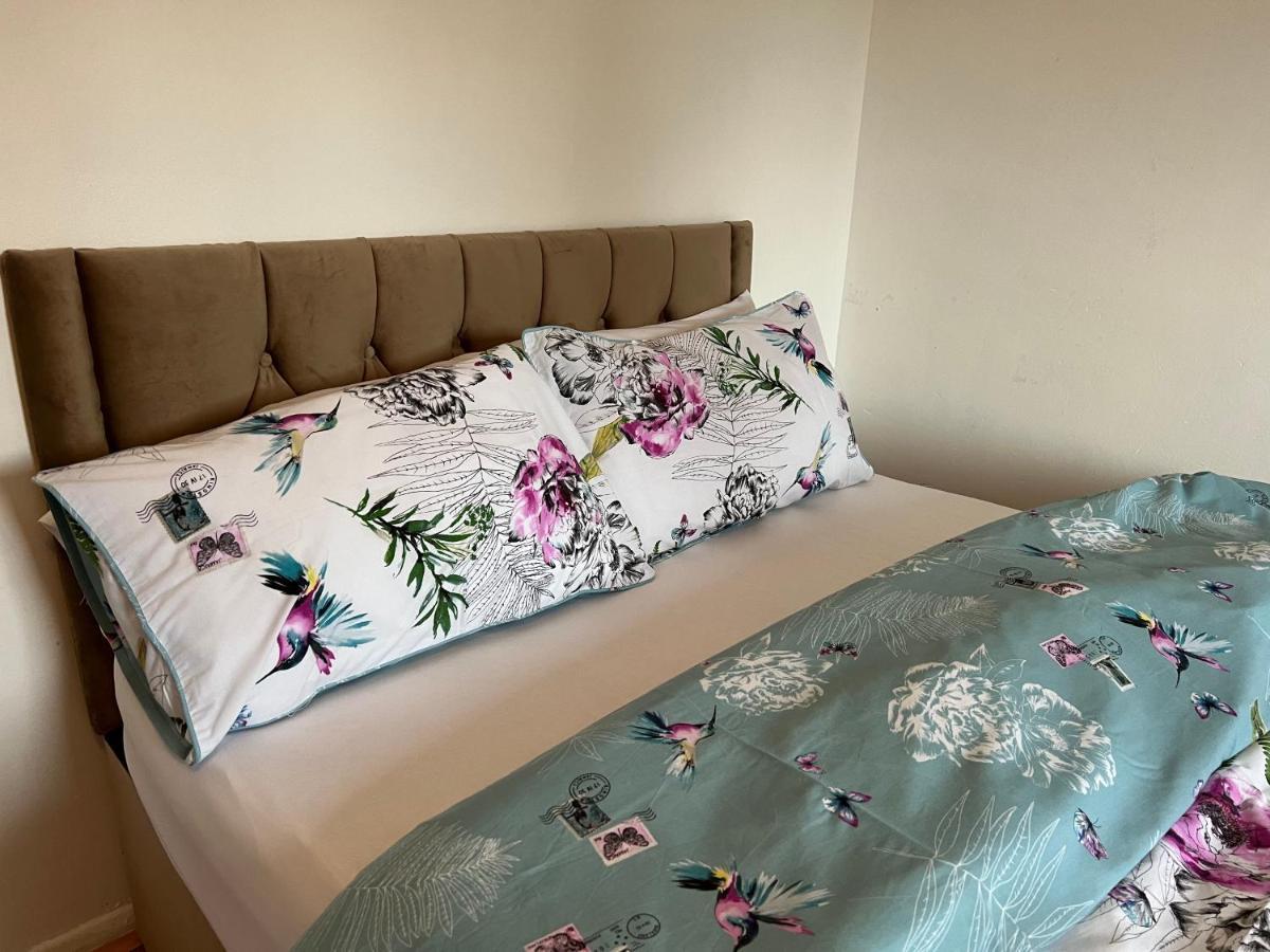 Grand Bleu - London - Next To Piccadilly Line Tube Station & Brand New Facilities Hotell Exteriör bild
