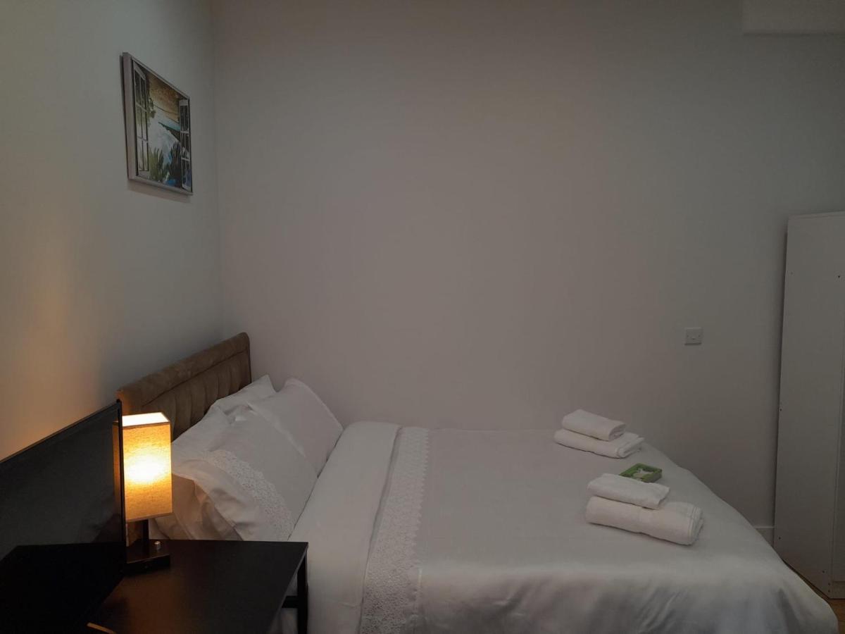 Grand Bleu - London - Next To Piccadilly Line Tube Station & Brand New Facilities Hotell Exteriör bild