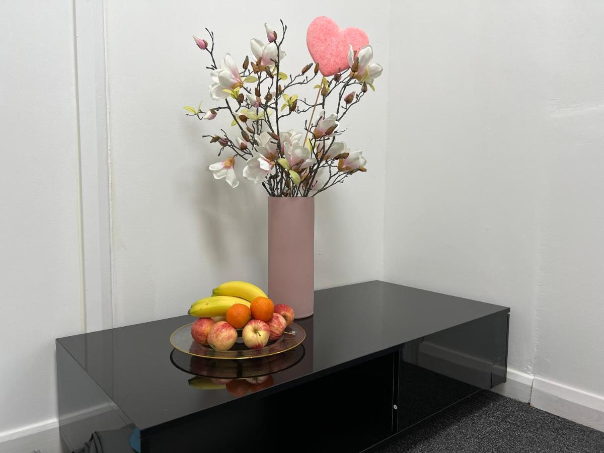 Grand Bleu - London - Next To Piccadilly Line Tube Station & Brand New Facilities Hotell Exteriör bild