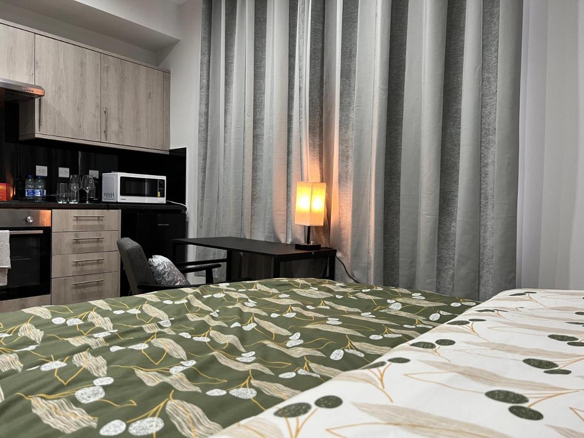 Grand Bleu - London - Next To Piccadilly Line Tube Station & Brand New Facilities Hotell Exteriör bild
