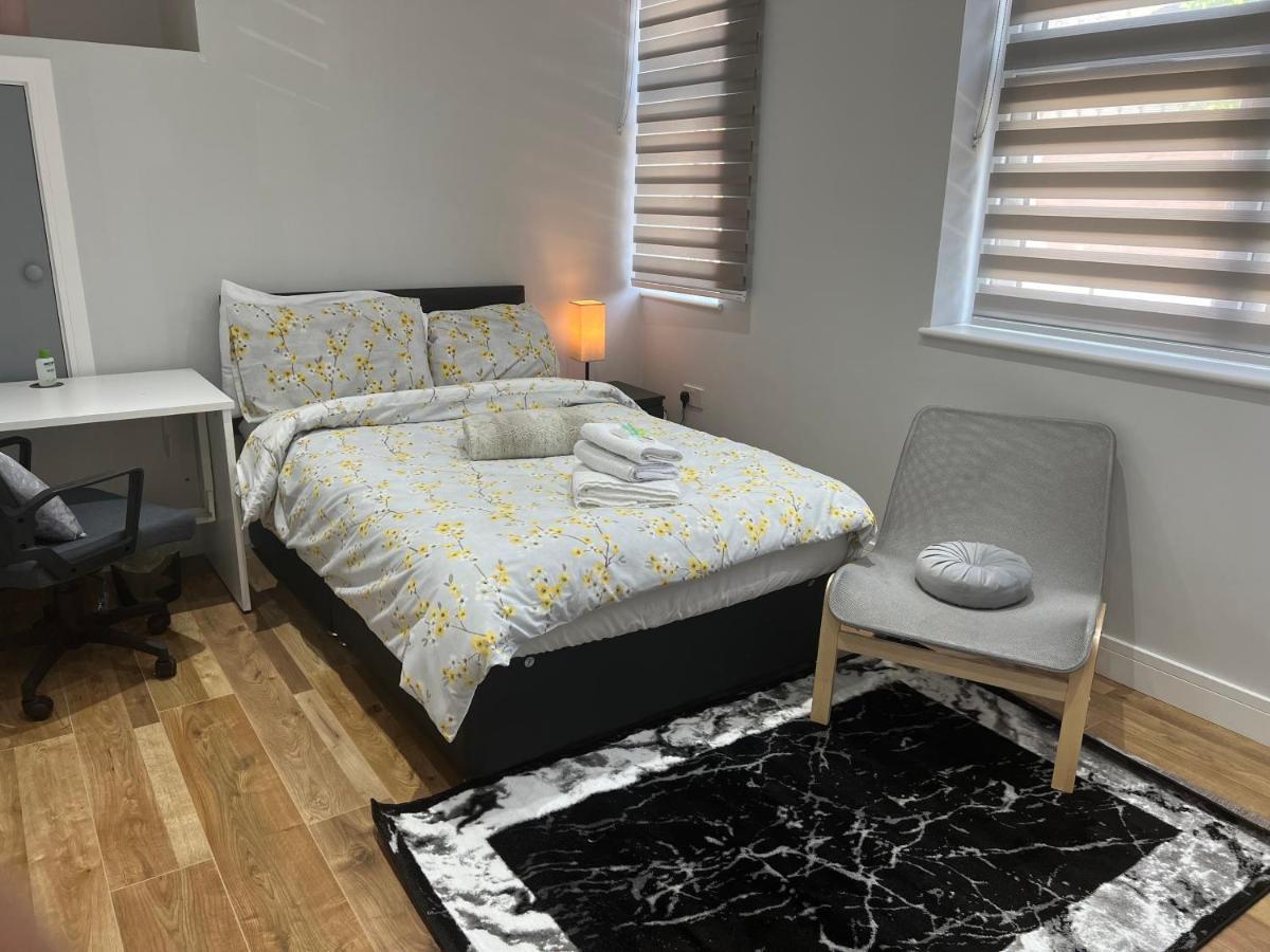Grand Bleu - London - Next To Piccadilly Line Tube Station & Brand New Facilities Hotell Exteriör bild