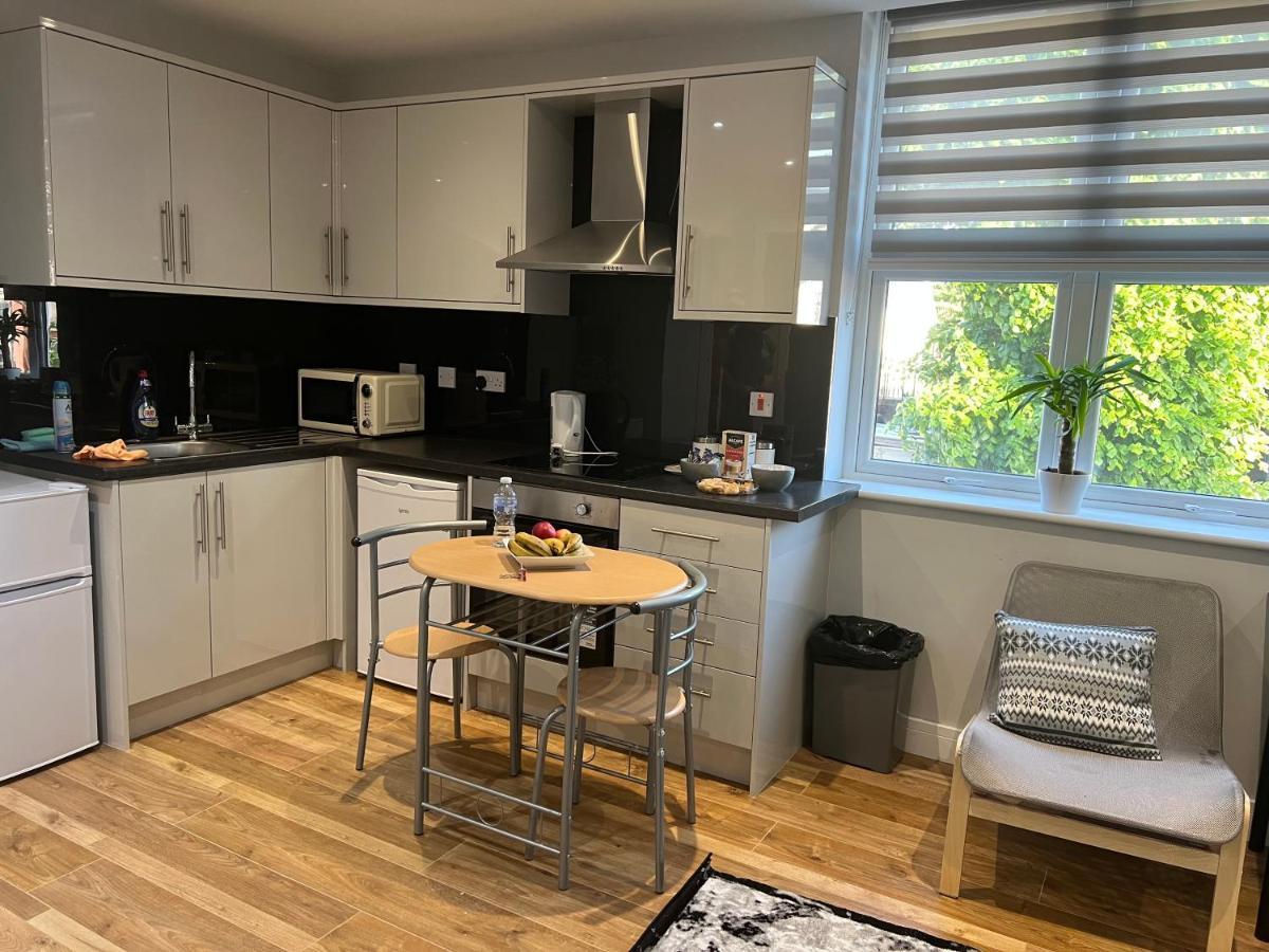 Grand Bleu - London - Next To Piccadilly Line Tube Station & Brand New Facilities Hotell Exteriör bild