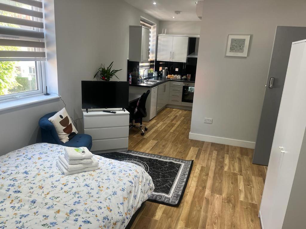 Grand Bleu - London - Next To Piccadilly Line Tube Station & Brand New Facilities Hotell Exteriör bild