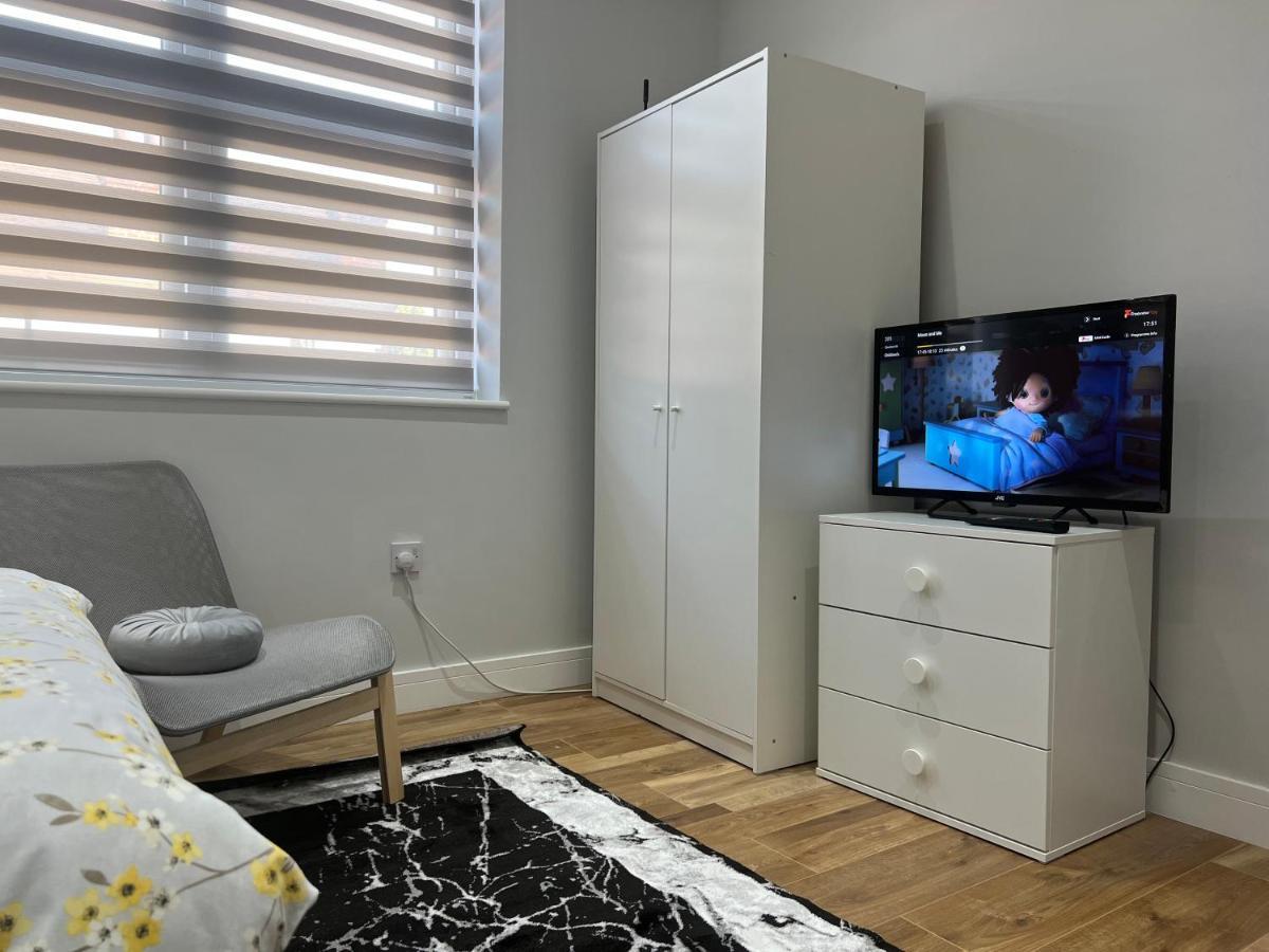 Grand Bleu - London - Next To Piccadilly Line Tube Station & Brand New Facilities Hotell Exteriör bild