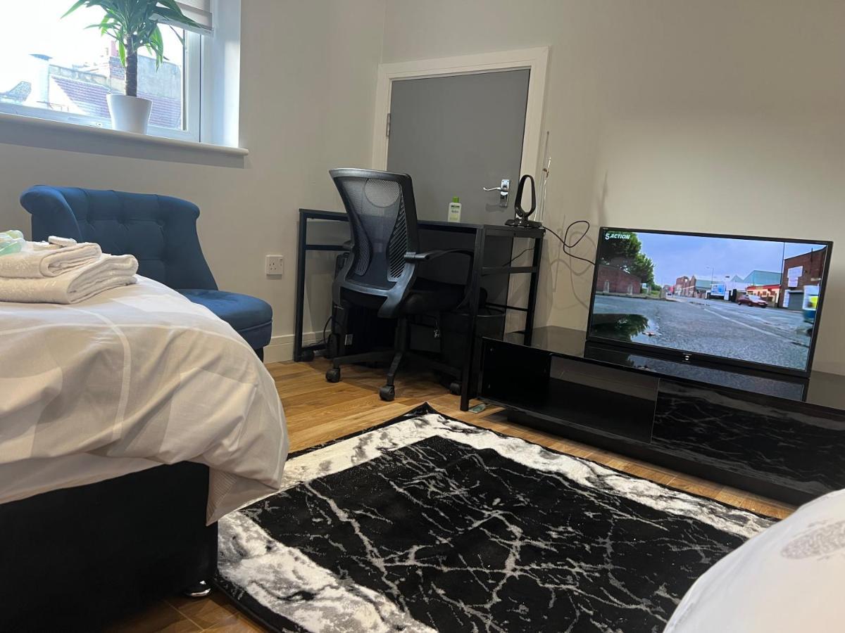 Grand Bleu - London - Next To Piccadilly Line Tube Station & Brand New Facilities Hotell Exteriör bild