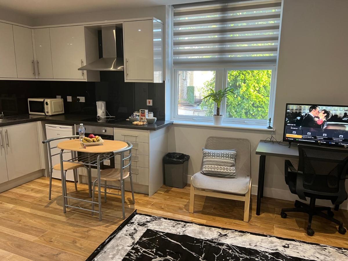 Grand Bleu - London - Next To Piccadilly Line Tube Station & Brand New Facilities Hotell Exteriör bild